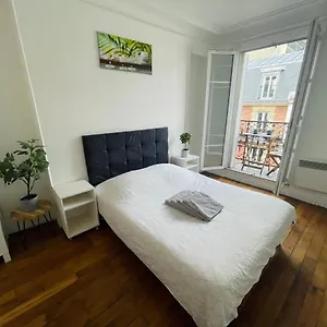 Tour Eiffel Volontaire Appartement